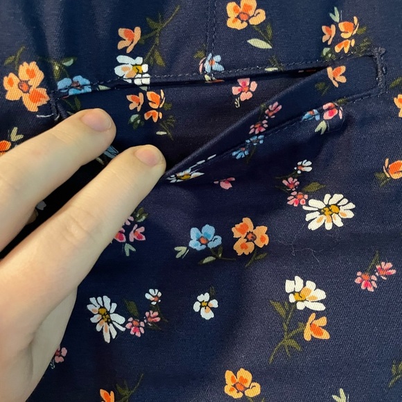 St. John's Bay Floral Capris - Picture 4 of 6